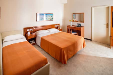 Hotel Olympic Diano Marina Camere Tripla Standard 01